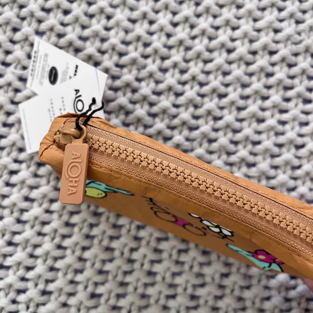 Aloha Collection• Supercute Edition DFS Mini Pouch Hello Kitty Hawaii Kawaii Tan - Picture 6 of 7